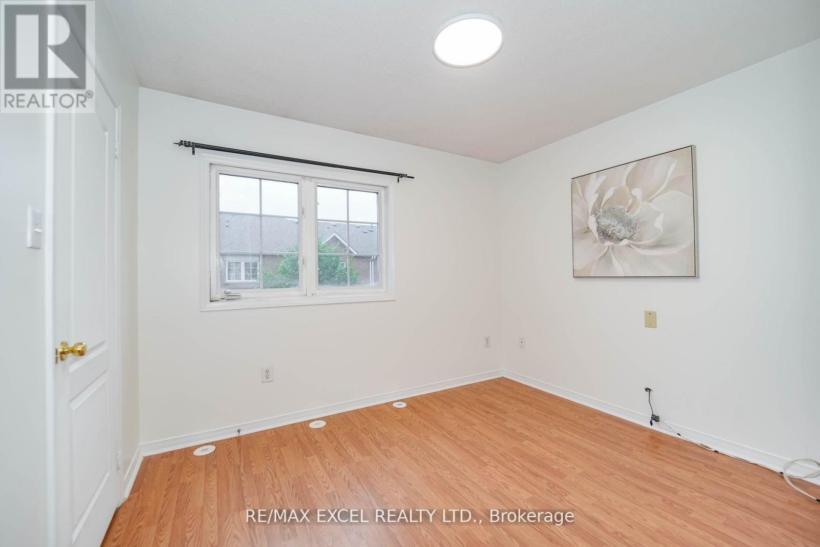 












4 - 2784 EGLINTON AVENUE E

,
Toronto (Eglinton East),




Ontario
M1J2C8

