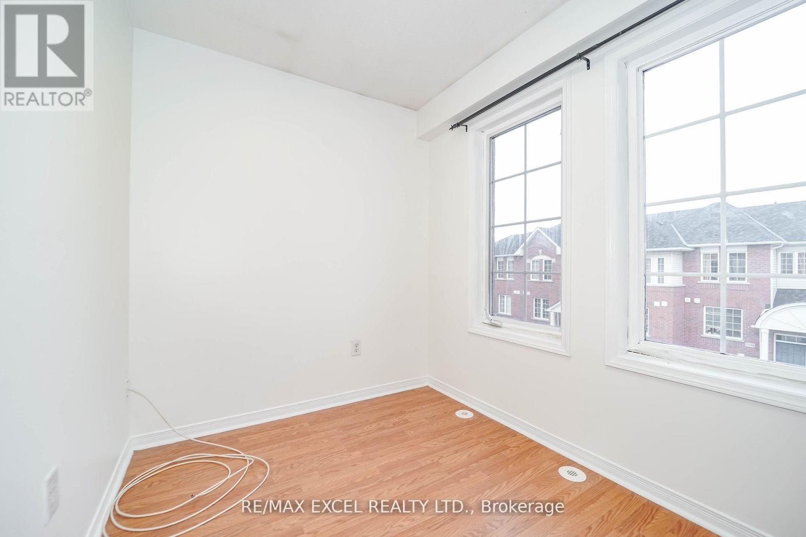 












4 - 2784 EGLINTON AVENUE E

,
Toronto (Eglinton East),




Ontario
M1J2C8

