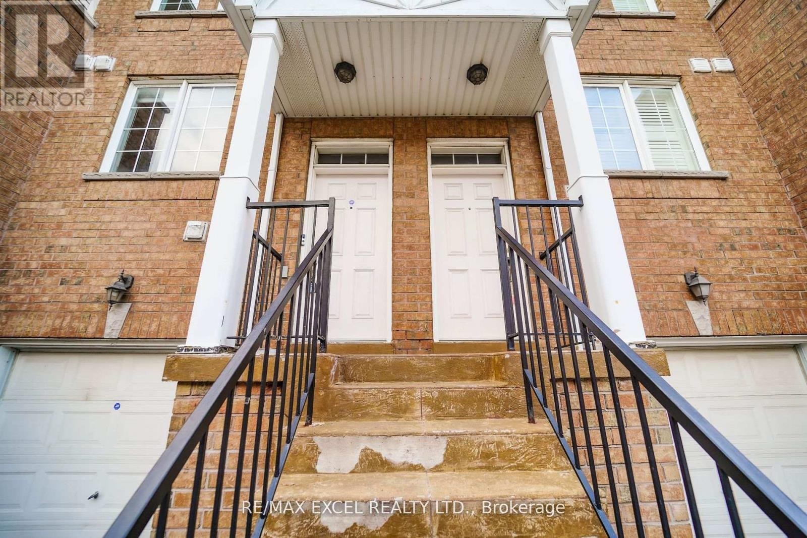 












4 - 2784 EGLINTON AVENUE E

,
Toronto (Eglinton East),




Ontario
M1J2C8

