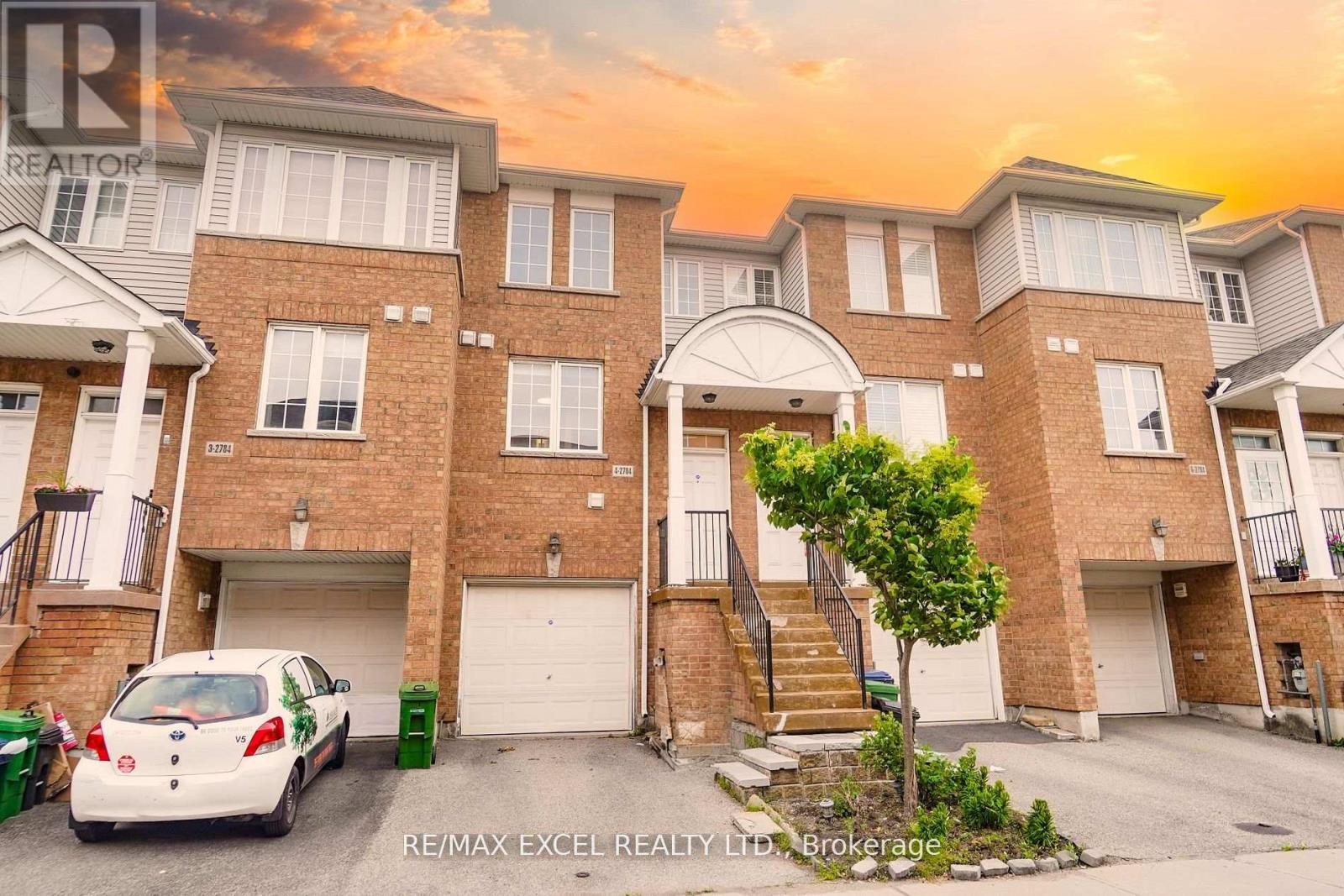 












4 - 2784 EGLINTON AVENUE E

,
Toronto (Eglinton East),




Ontario
M1J2C8


