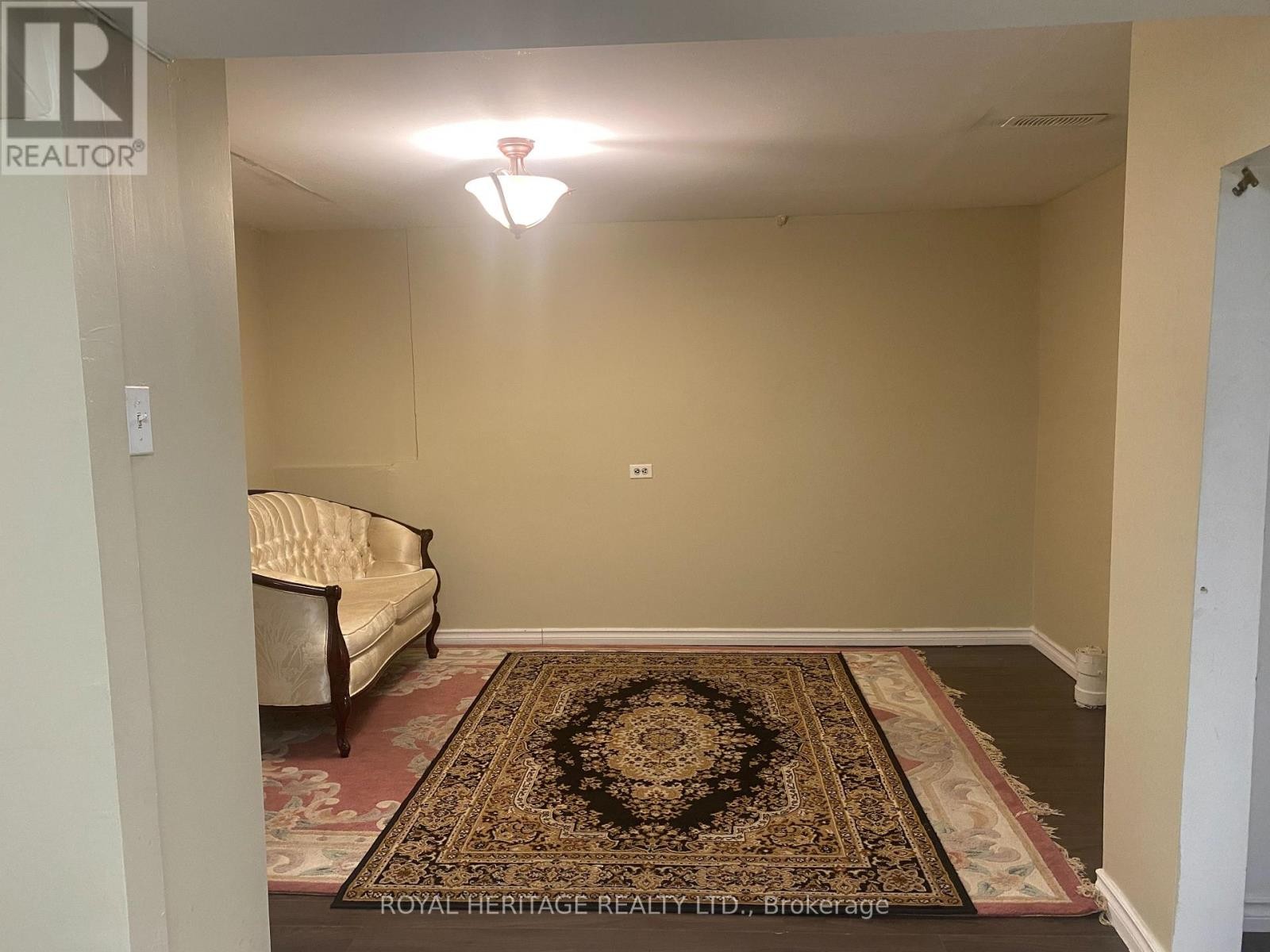 












8 RYECLIFFE COURT

,
Toronto (Rouge),




Ontario
M1B4W1

