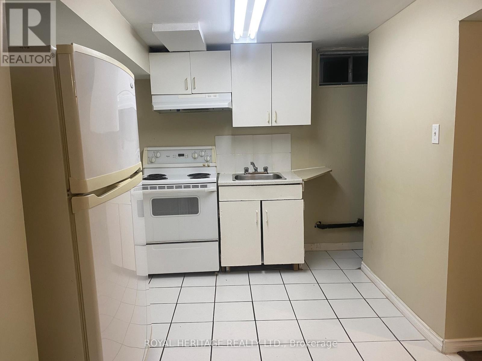 












8 RYECLIFFE COURT

,
Toronto (Rouge),




Ontario
M1B4W1

