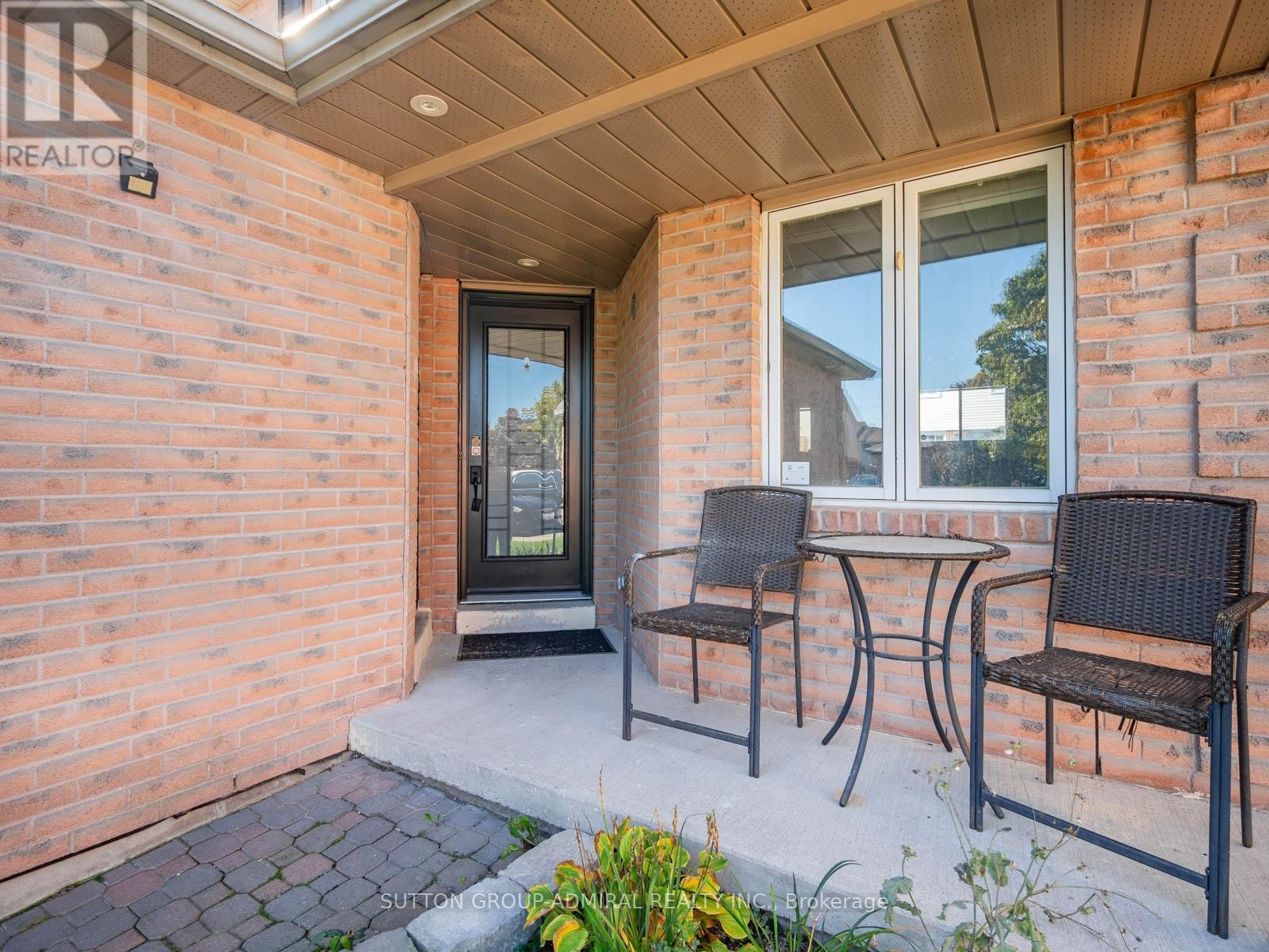 












93 MCMANN CRESCENT

,
Clarington (Courtice),




Ontario
L1E2W9

