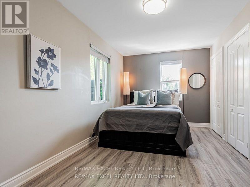 












657 OLD HARWOOD AVENUE

,
Ajax (Northwest Ajax),




Ontario
L1Z1E4

