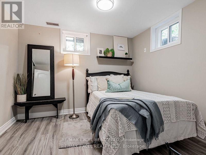 












657 OLD HARWOOD AVENUE

,
Ajax (Northwest Ajax),




Ontario
L1Z1E4


