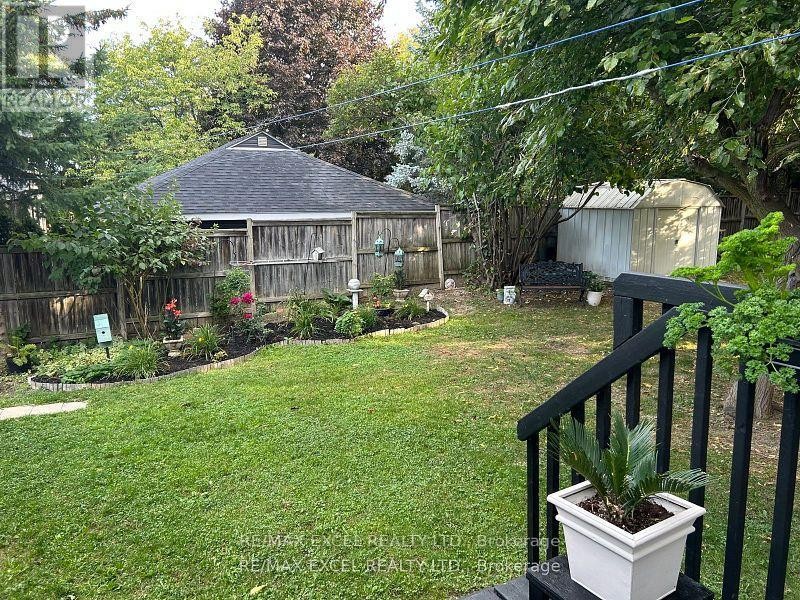 












657 OLD HARWOOD AVENUE

,
Ajax (Northwest Ajax),




Ontario
L1Z1E4

