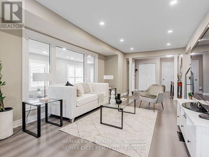 












657 OLD HARWOOD AVENUE

,
Ajax (Northwest Ajax),




Ontario
L1Z1E4

