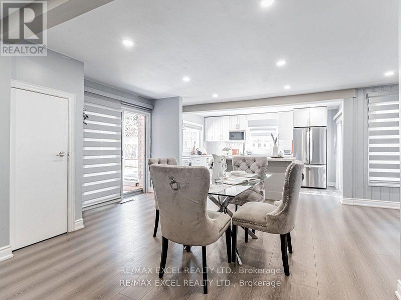 












657 OLD HARWOOD AVENUE

,
Ajax (Northwest Ajax),




Ontario
L1Z1E4

