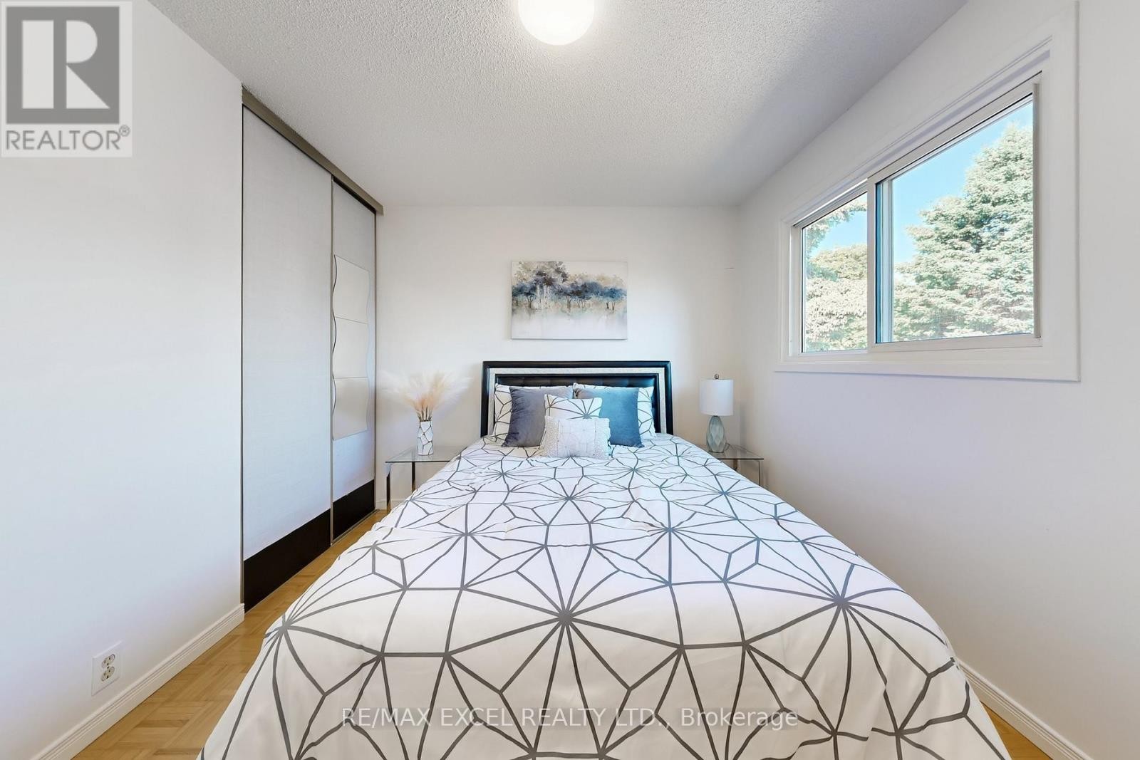 












29 GREEN SPRING DRIVE

,
Toronto (Milliken),




Ontario
M1V2A9

