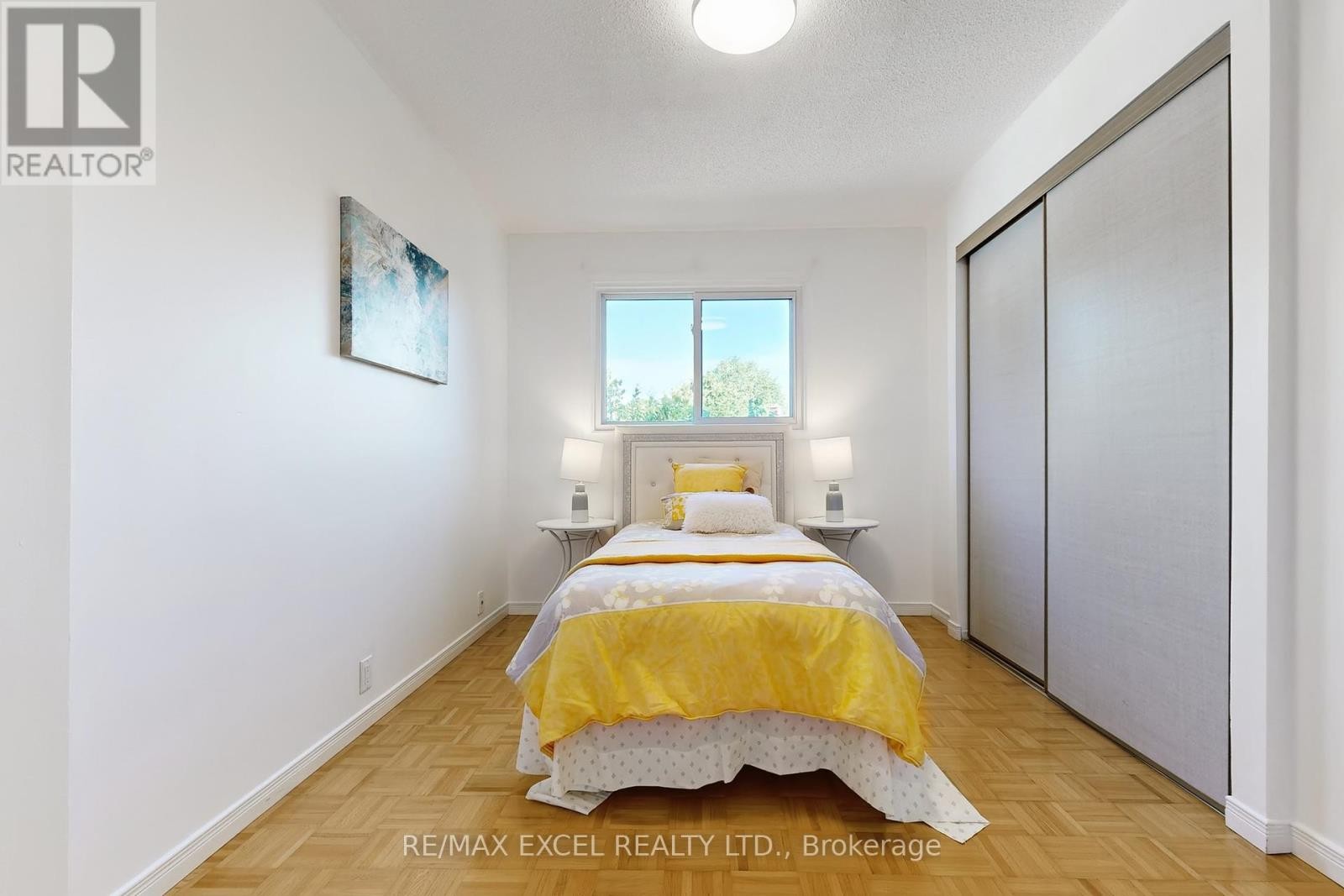 












29 GREEN SPRING DRIVE

,
Toronto (Milliken),




Ontario
M1V2A9

