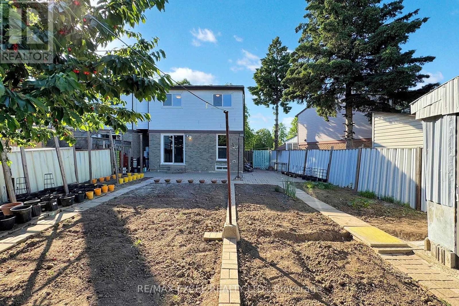 












29 GREEN SPRING DRIVE

,
Toronto (Milliken),




Ontario
M1V2A9

