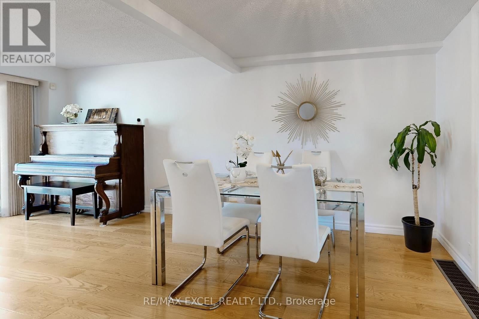 












29 GREEN SPRING DRIVE

,
Toronto (Milliken),




Ontario
M1V2A9

