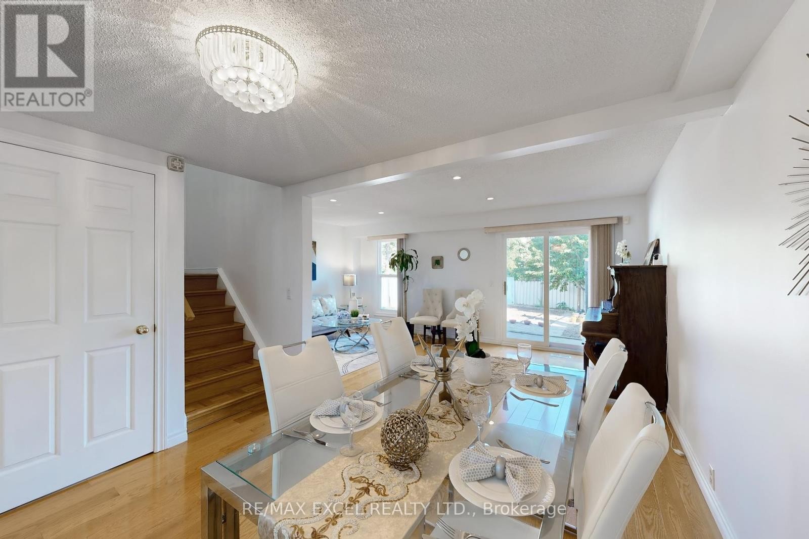 












29 GREEN SPRING DRIVE

,
Toronto (Milliken),




Ontario
M1V2A9

