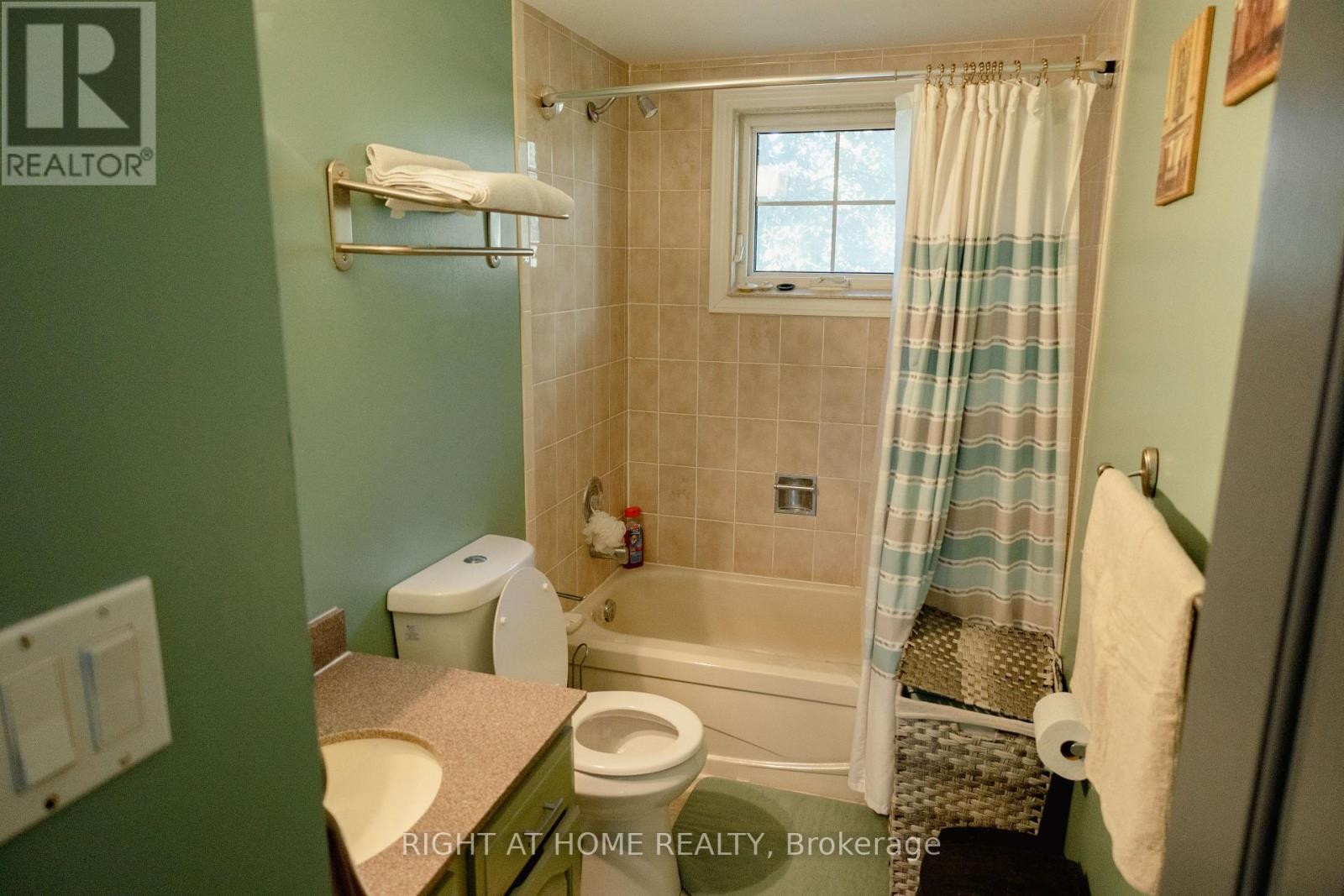 












D-7 - 1663 NASH ROAD

,
Clarington (Courtice),




Ontario
L1E1S8

