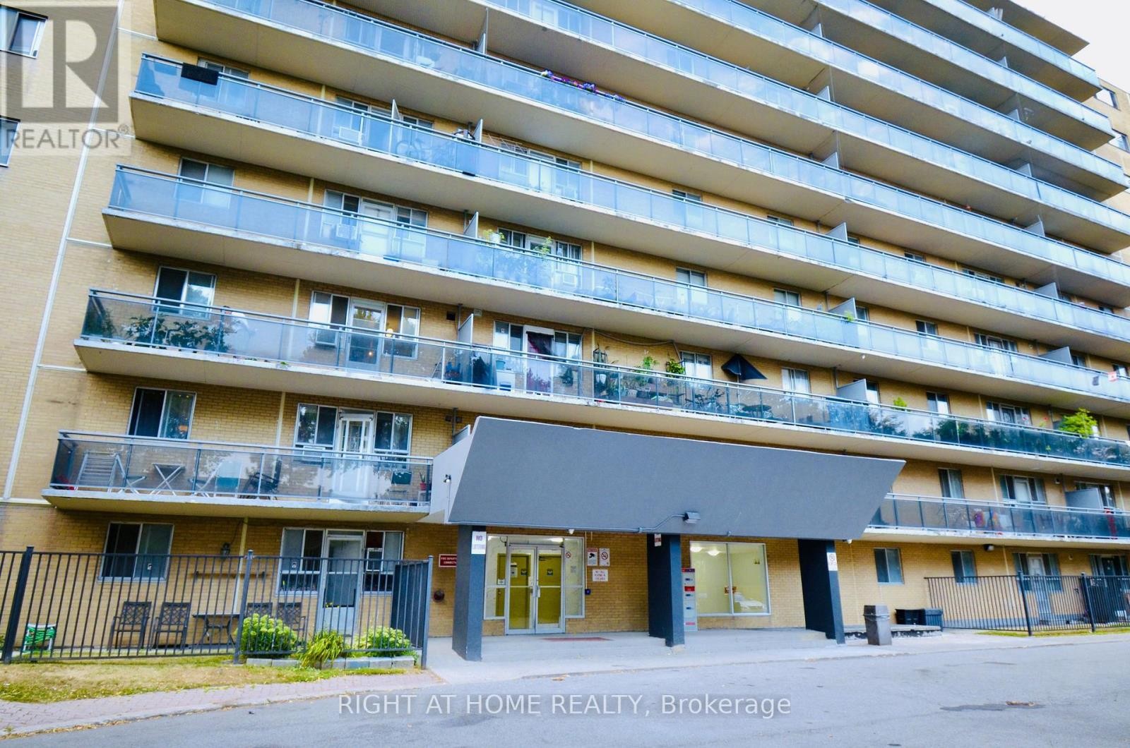 












216 - 100 DUNDALK DRIVE

,
Toronto (Dorset Park),




Ontario
M1P4V2

