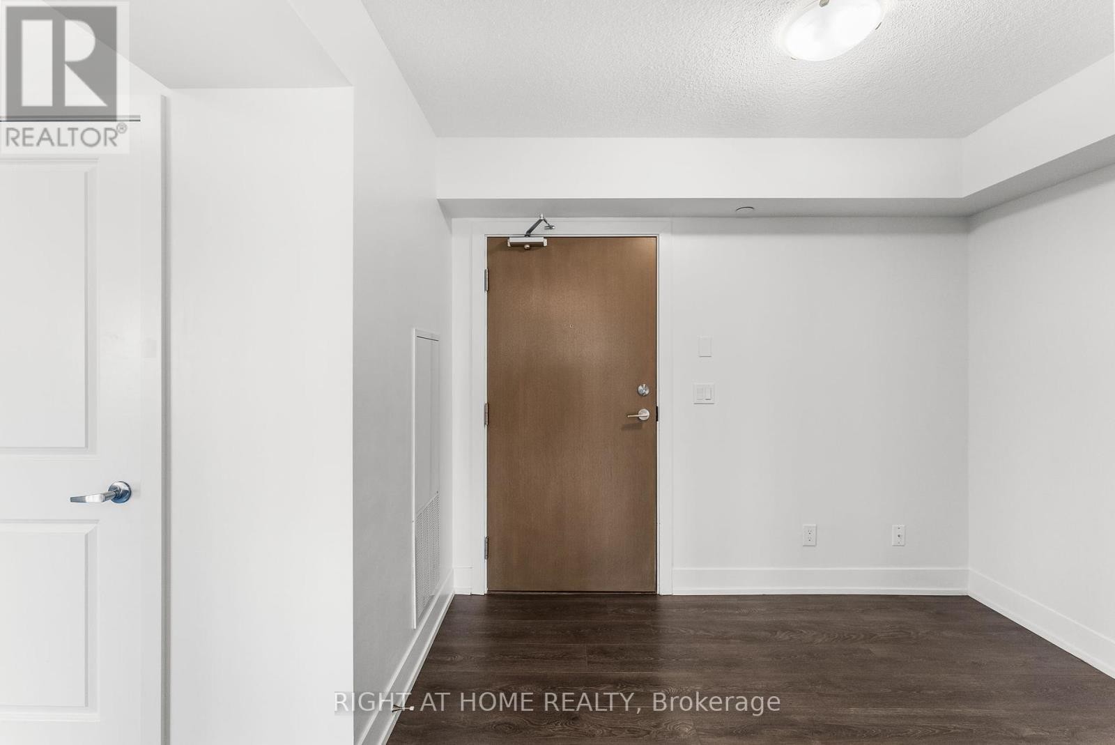 












1504 - 1255 BAYLY STREET

,
Pickering (Bay Ridges),




Ontario
L1W0B5

