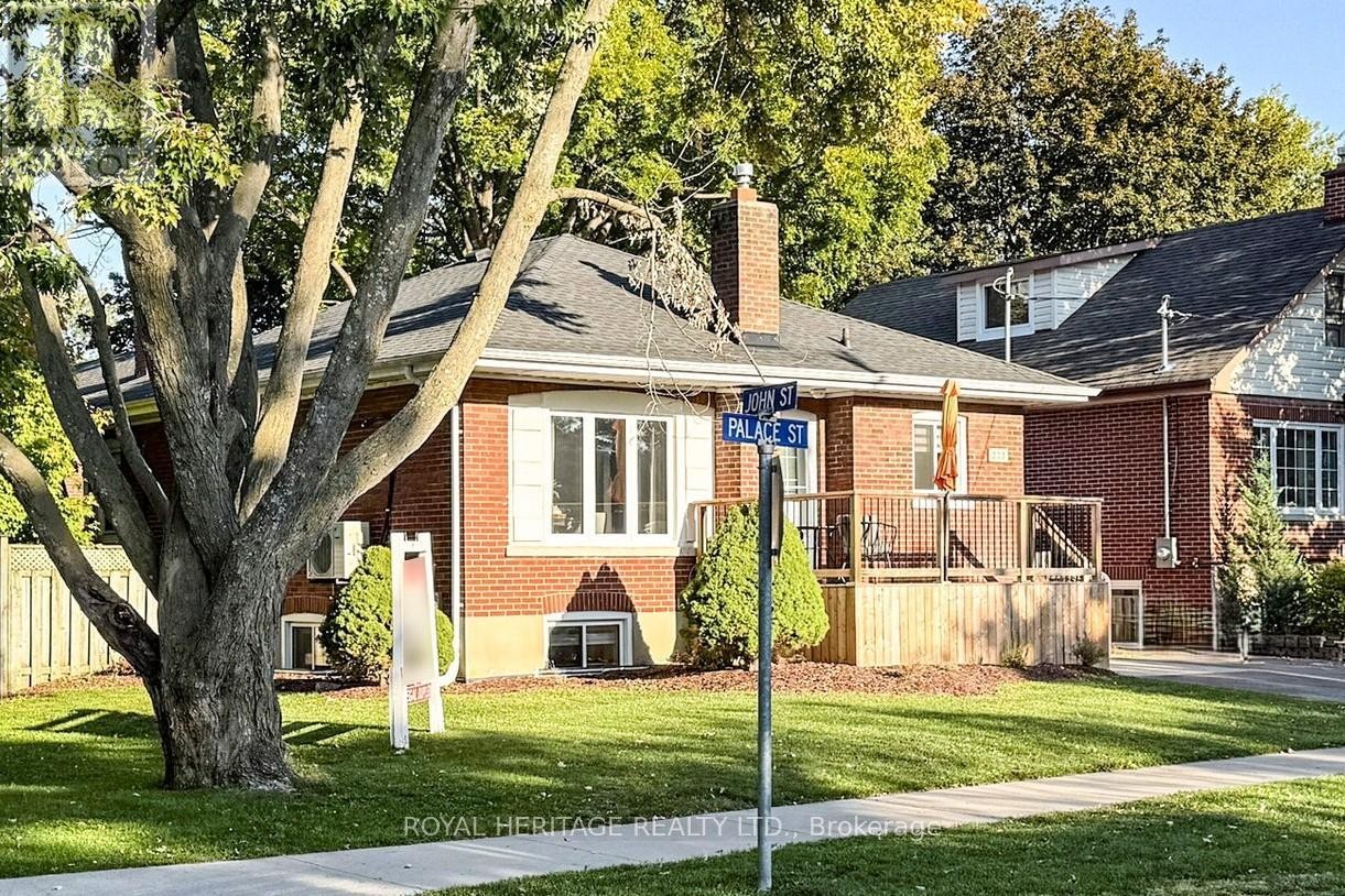 












233 PALACE STREET

,
Whitby (Downtown Whitby),




Ontario
L1N5G1

