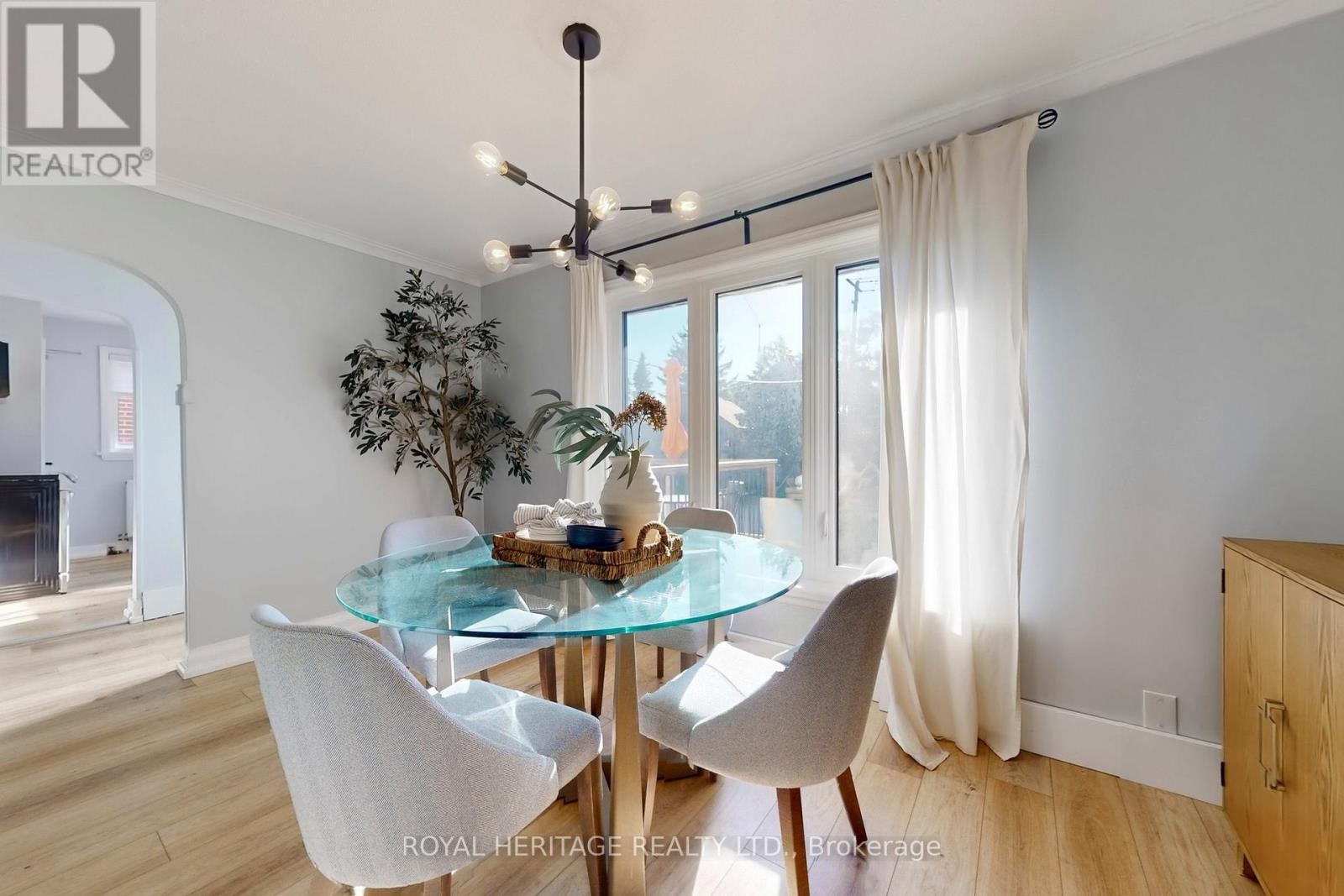 












233 PALACE STREET

,
Whitby (Downtown Whitby),




Ontario
L1N5G1

