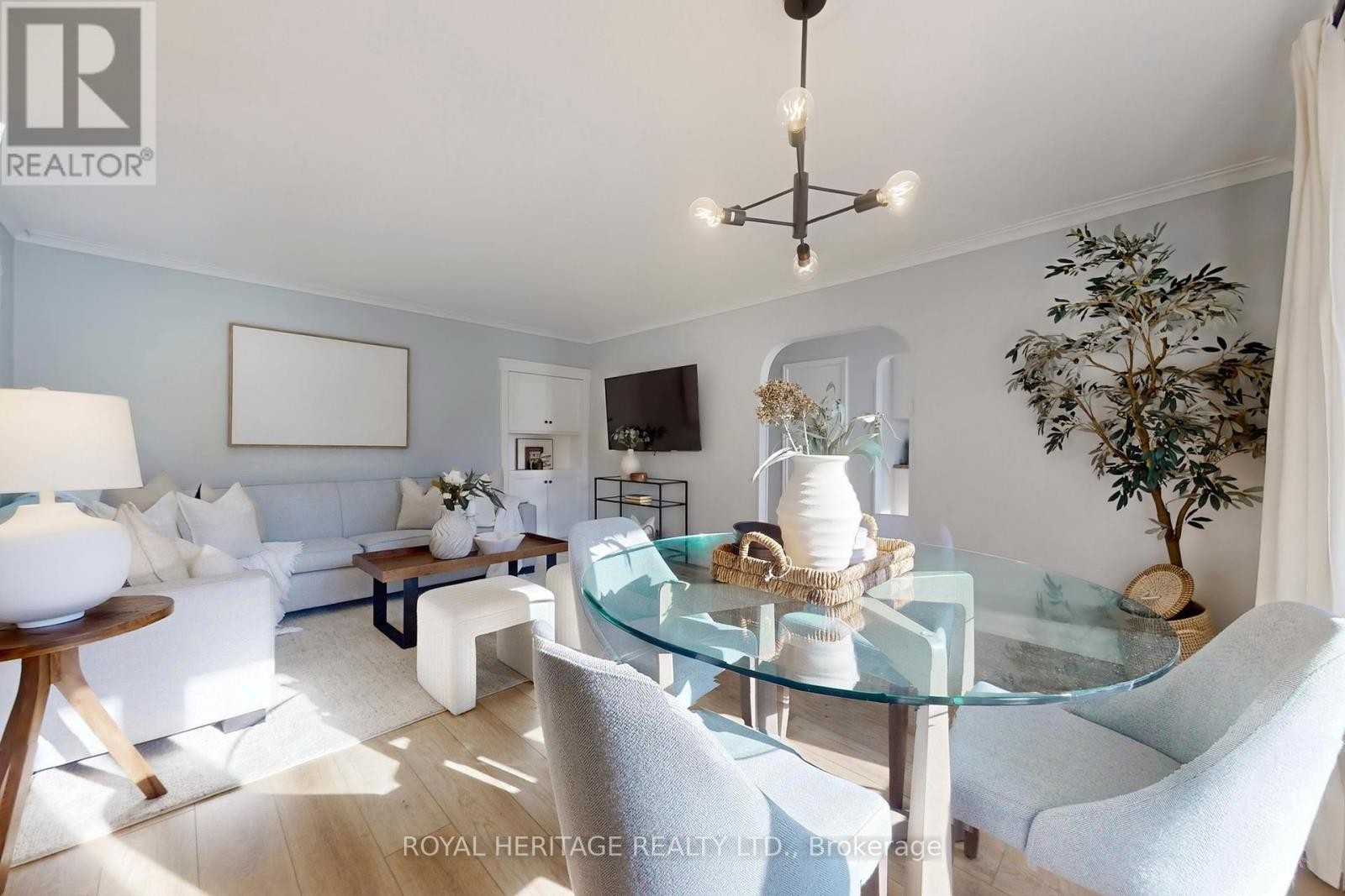 












233 PALACE STREET

,
Whitby (Downtown Whitby),




Ontario
L1N5G1

