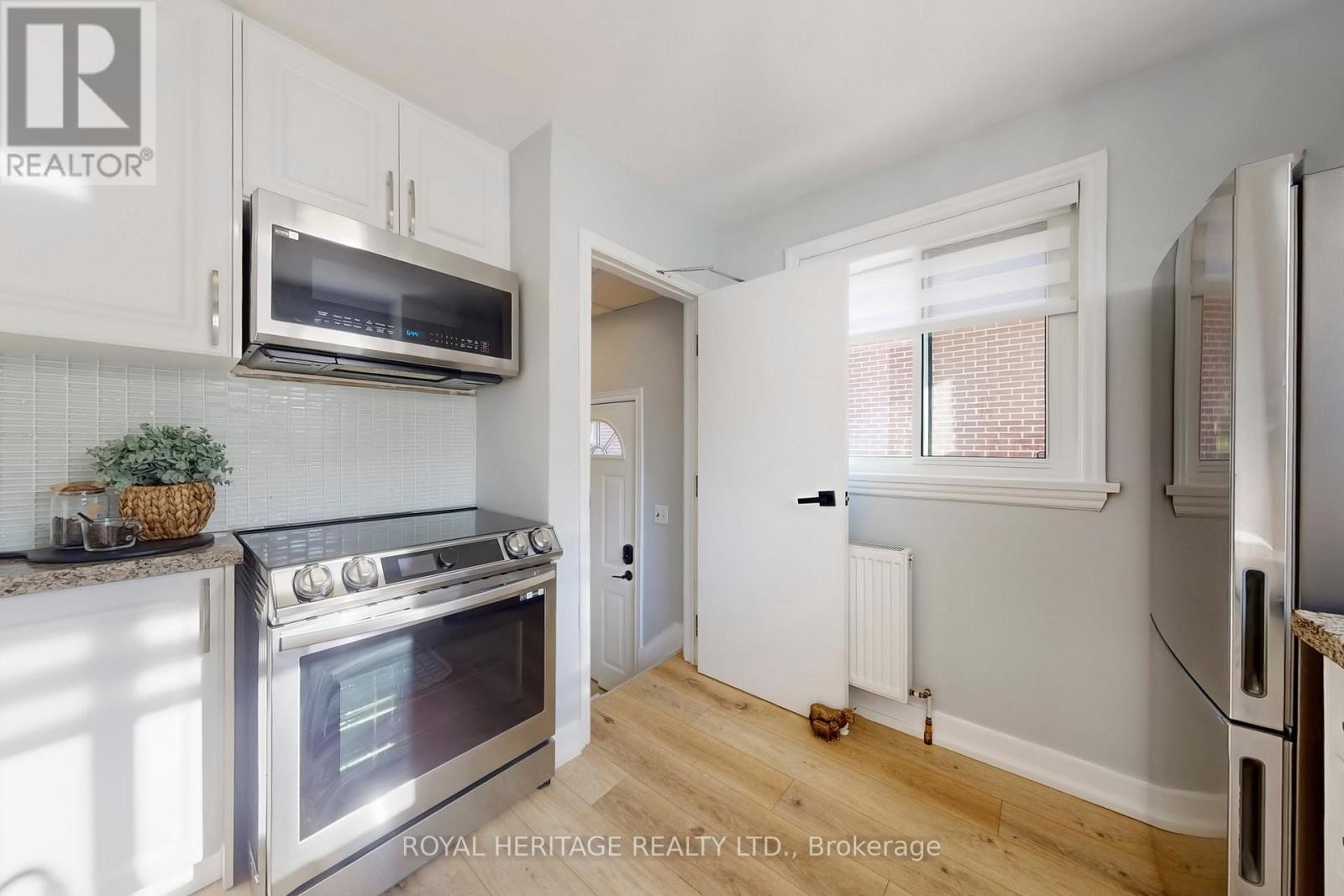 












233 PALACE STREET

,
Whitby (Downtown Whitby),




Ontario
L1N5G1

