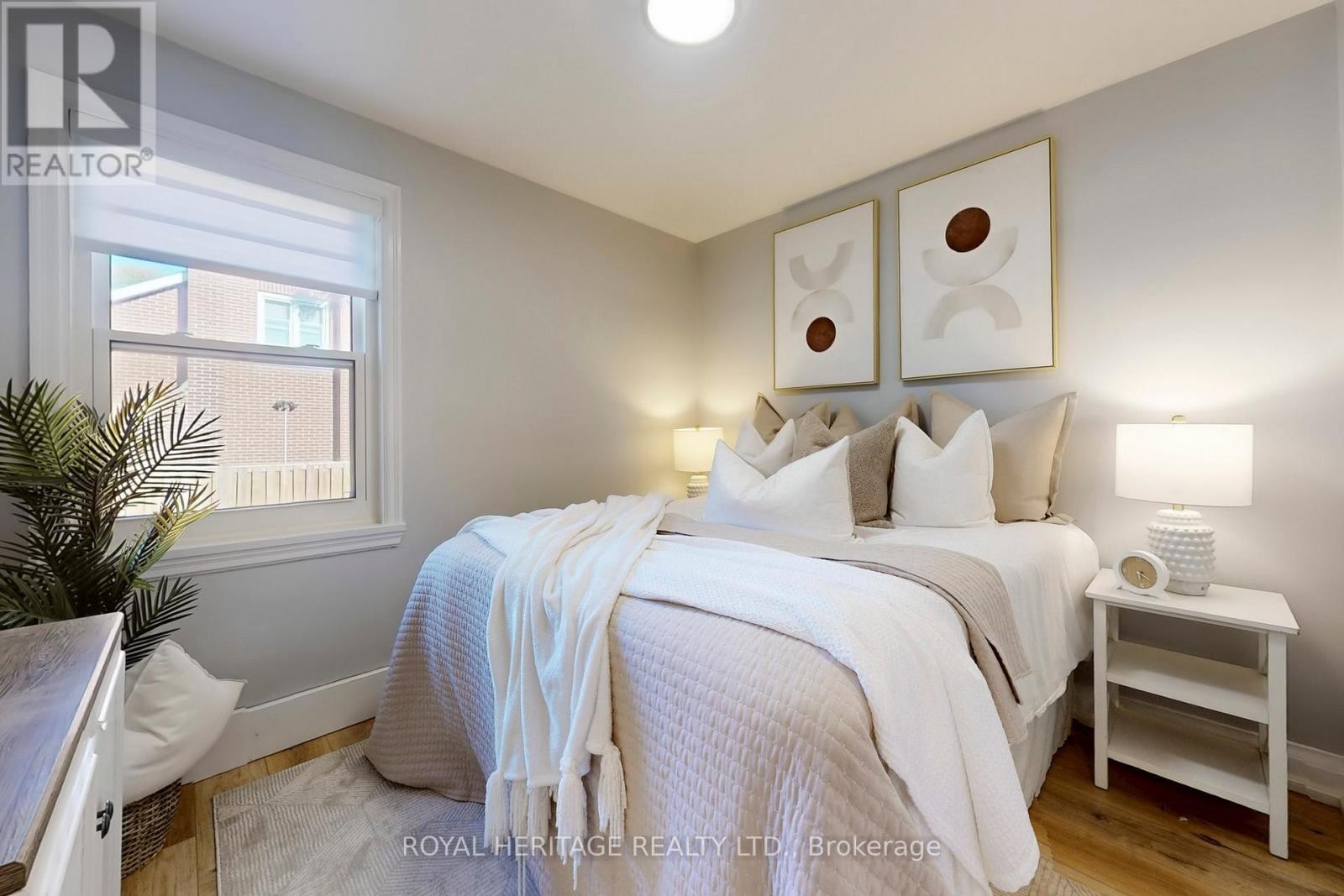 












233 PALACE STREET

,
Whitby (Downtown Whitby),




Ontario
L1N5G1

