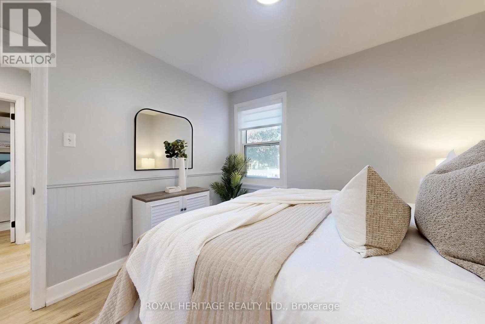 












233 PALACE STREET

,
Whitby (Downtown Whitby),




Ontario
L1N5G1

