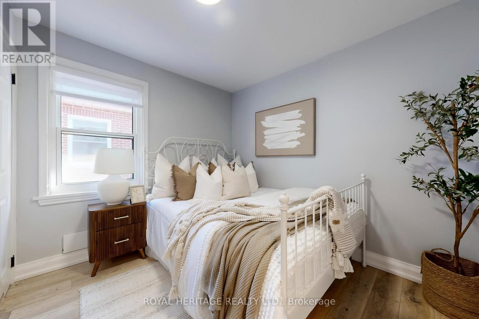 












233 PALACE STREET

,
Whitby (Downtown Whitby),




Ontario
L1N5G1

