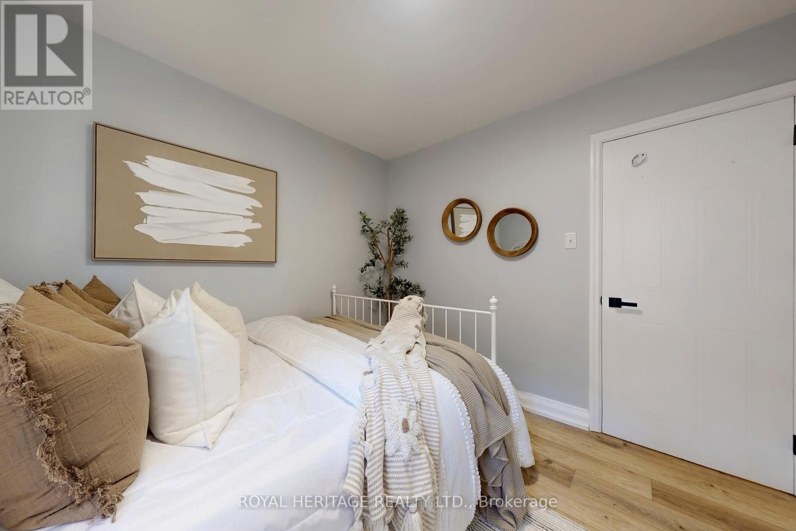 












233 PALACE STREET

,
Whitby (Downtown Whitby),




Ontario
L1N5G1

