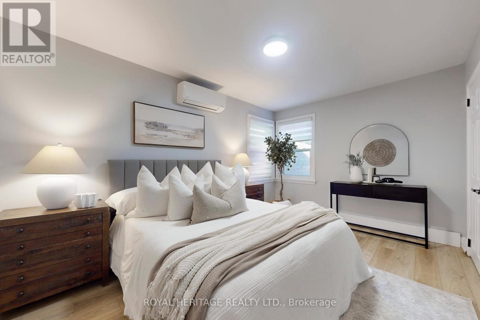 












233 PALACE STREET

,
Whitby (Downtown Whitby),




Ontario
L1N5G1

