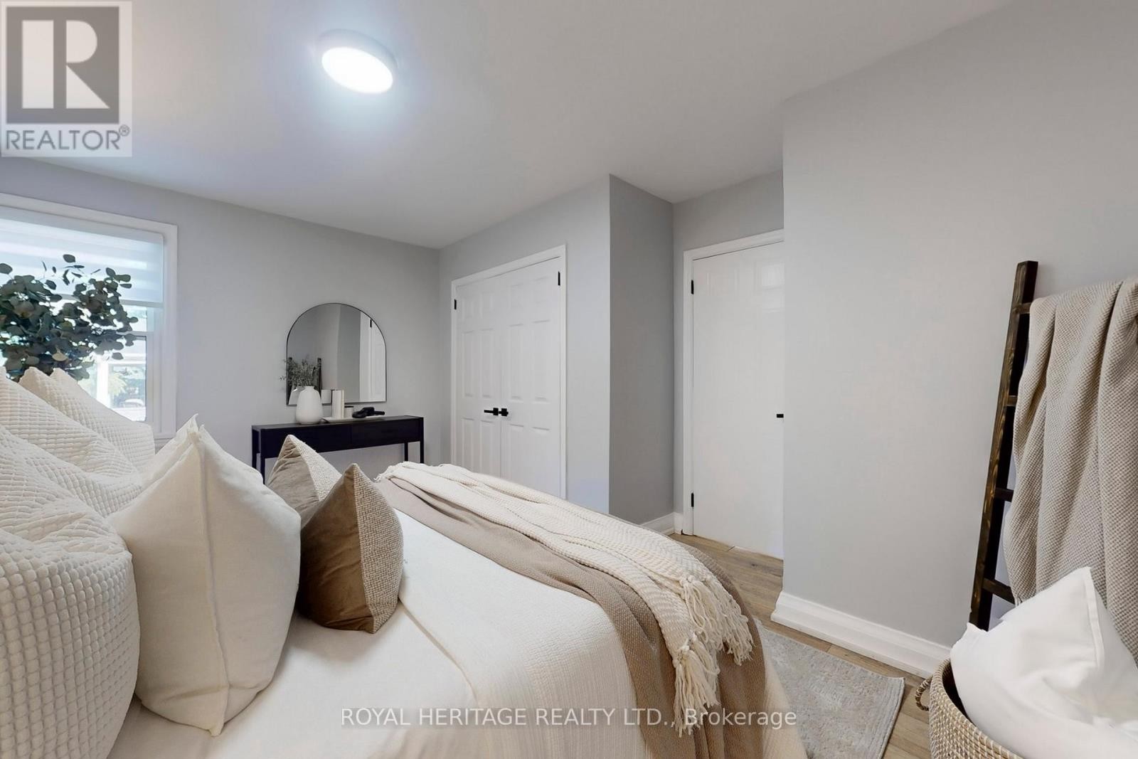 












233 PALACE STREET

,
Whitby (Downtown Whitby),




Ontario
L1N5G1

