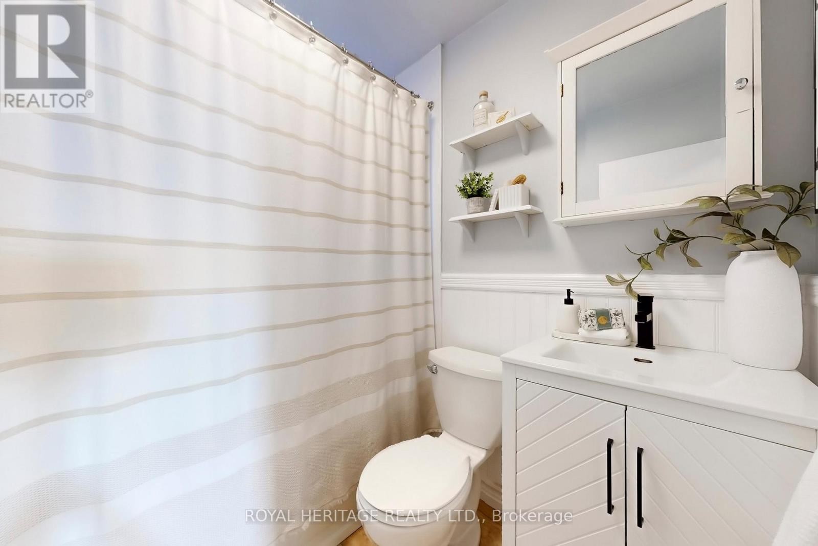 












233 PALACE STREET

,
Whitby (Downtown Whitby),




Ontario
L1N5G1

