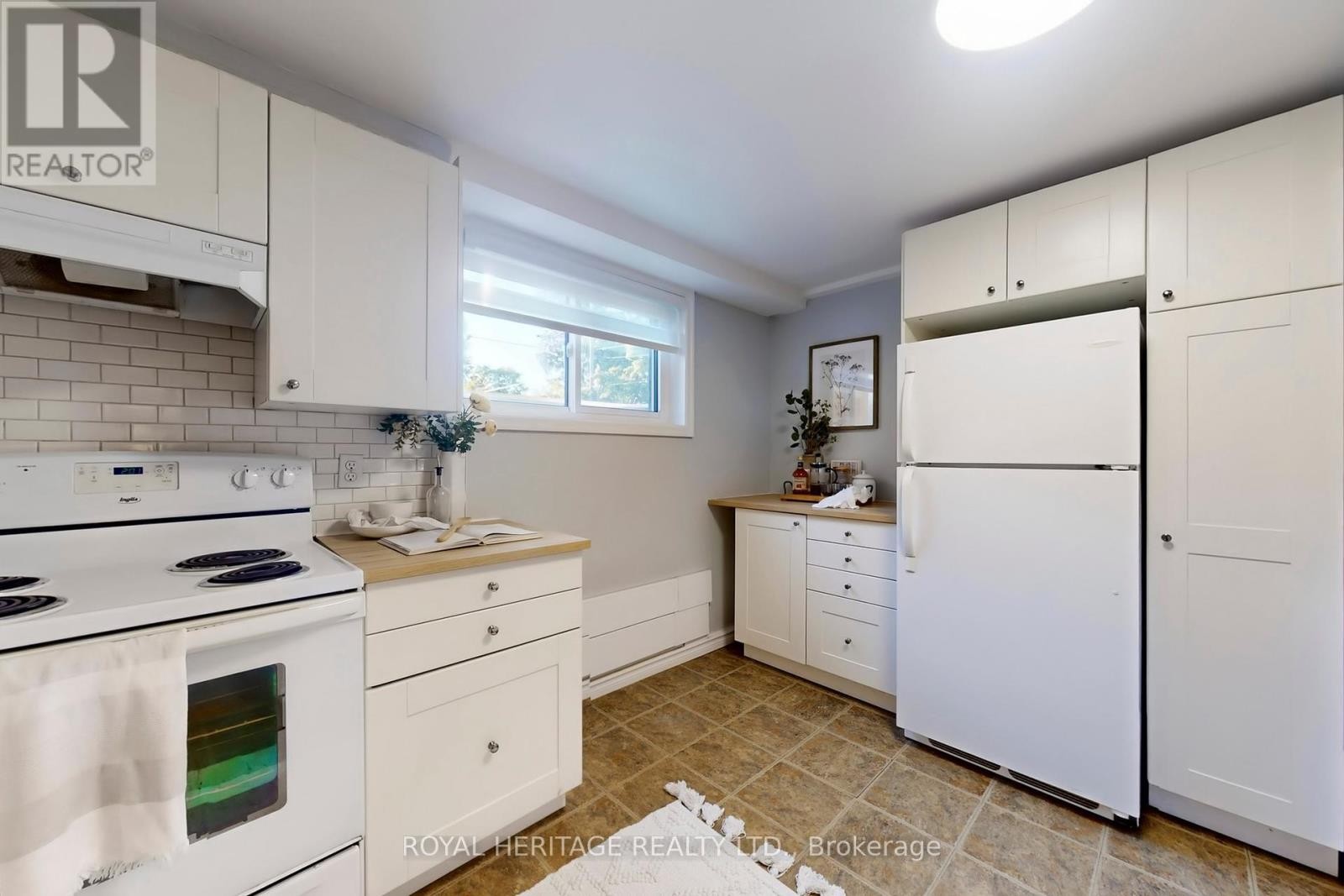 












233 PALACE STREET

,
Whitby (Downtown Whitby),




Ontario
L1N5G1

