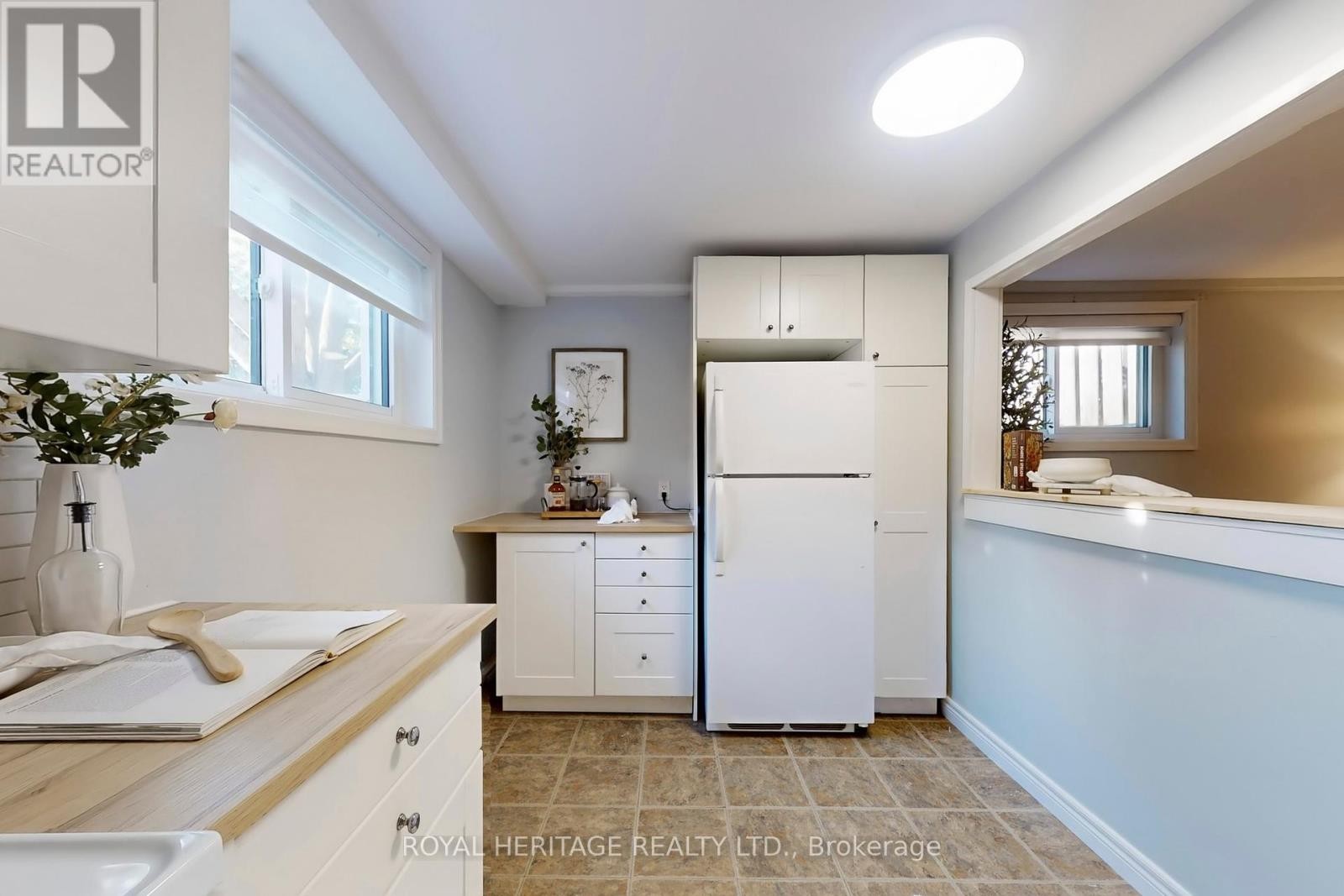 












233 PALACE STREET

,
Whitby (Downtown Whitby),




Ontario
L1N5G1

