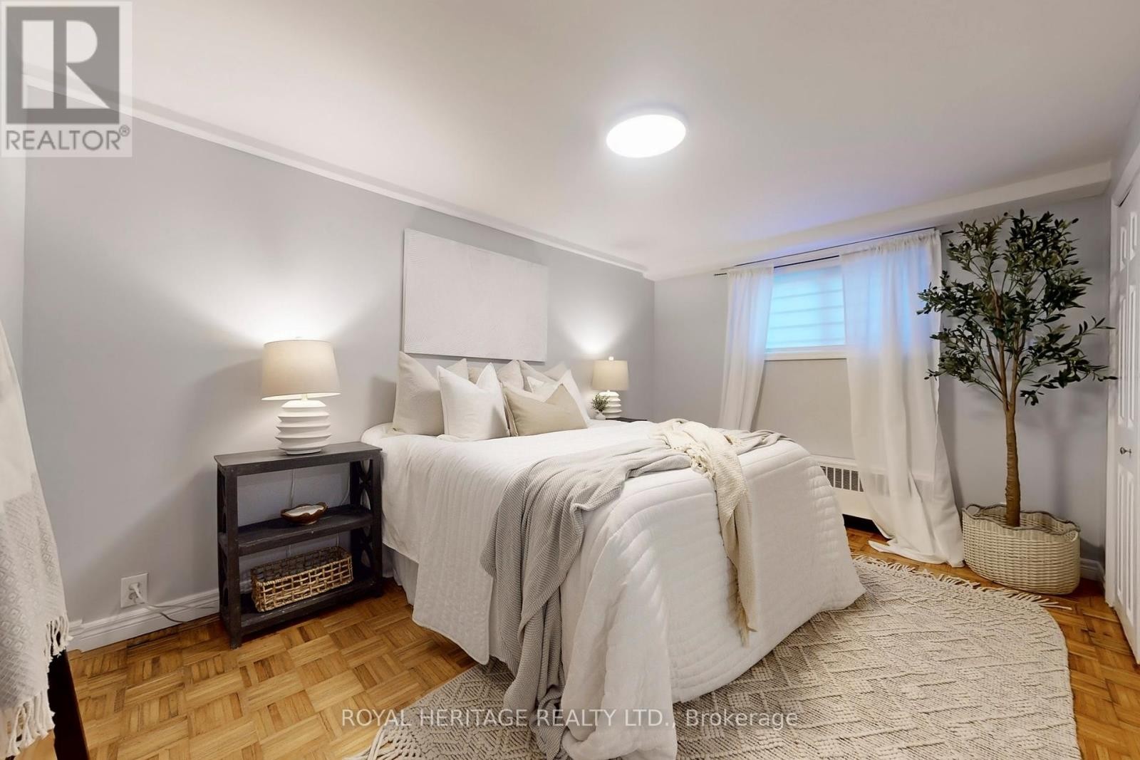 












233 PALACE STREET

,
Whitby (Downtown Whitby),




Ontario
L1N5G1

