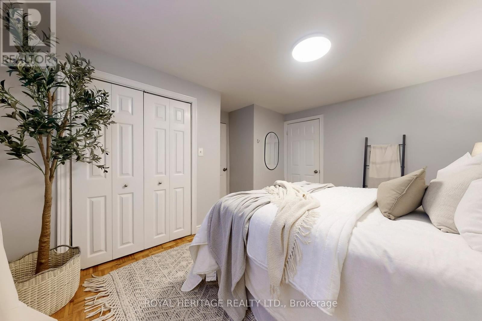 












233 PALACE STREET

,
Whitby (Downtown Whitby),




Ontario
L1N5G1

