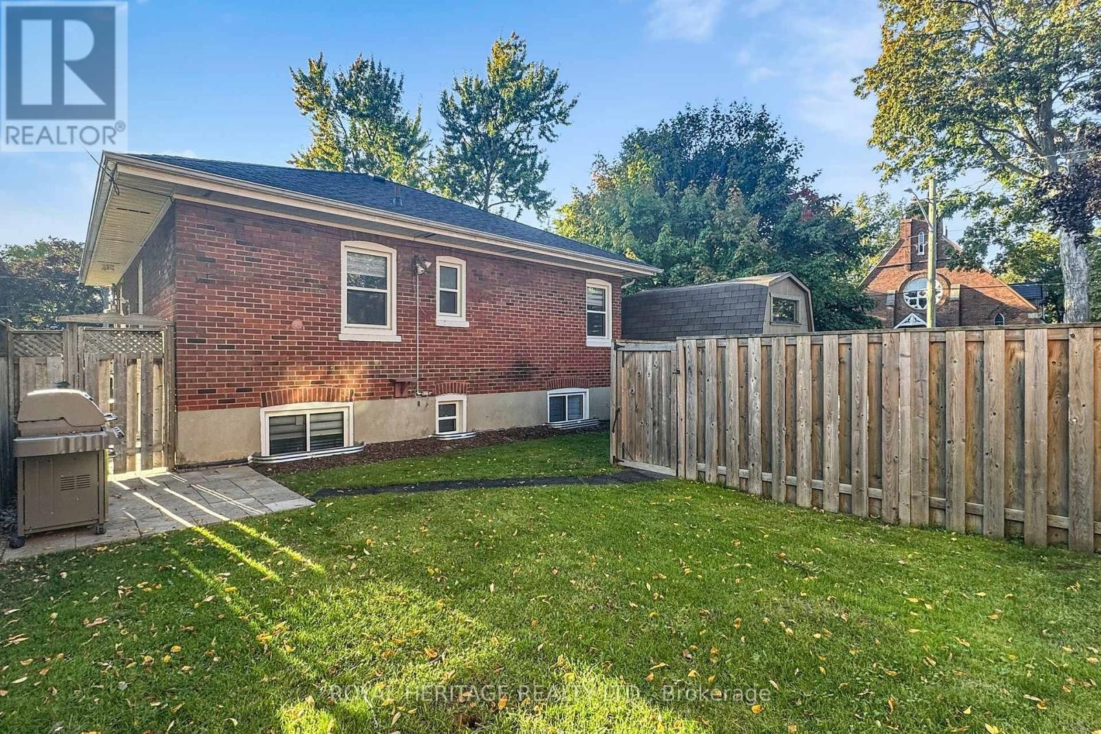 












233 PALACE STREET

,
Whitby (Downtown Whitby),




Ontario
L1N5G1

