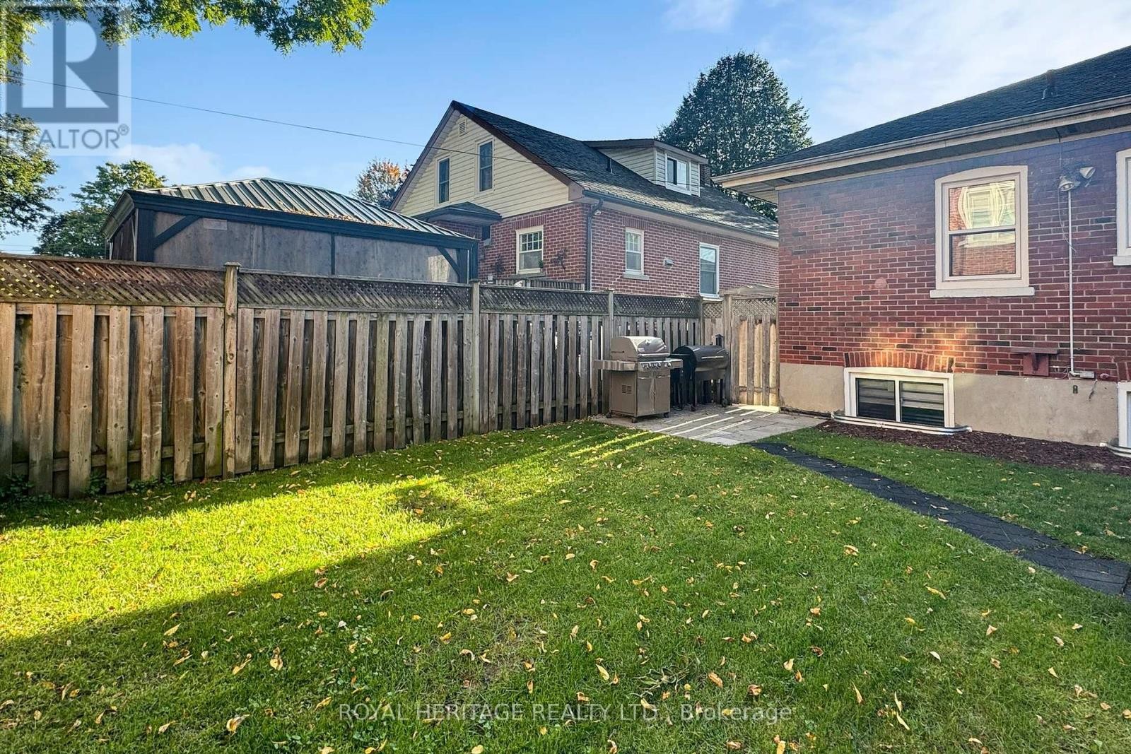 












233 PALACE STREET

,
Whitby (Downtown Whitby),




Ontario
L1N5G1

