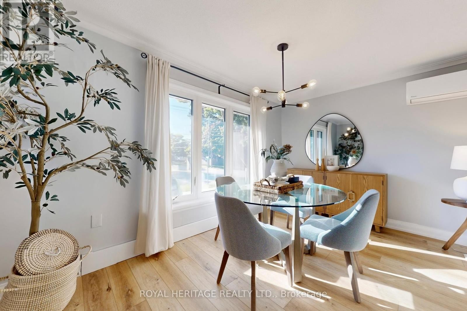 












233 PALACE STREET

,
Whitby (Downtown Whitby),




Ontario
L1N5G1

