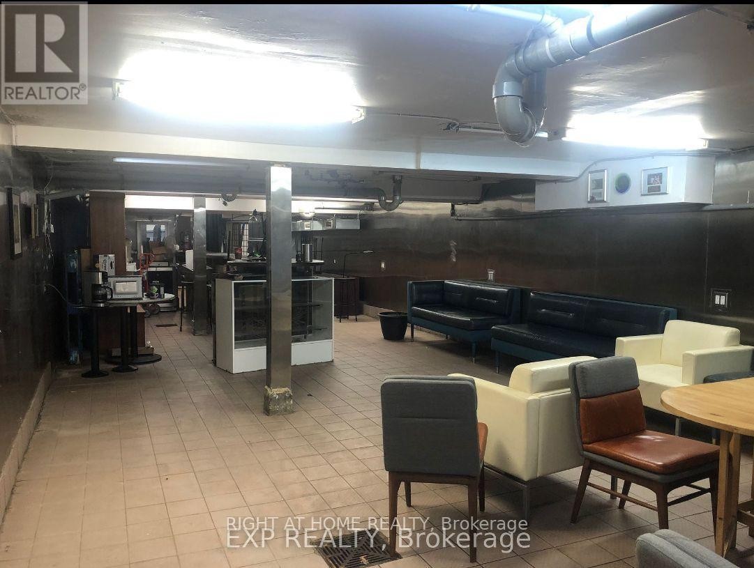 












348 BROADVIEW AVENUE

,
Toronto (South Riverdale),




Ontario
M4M2G9

