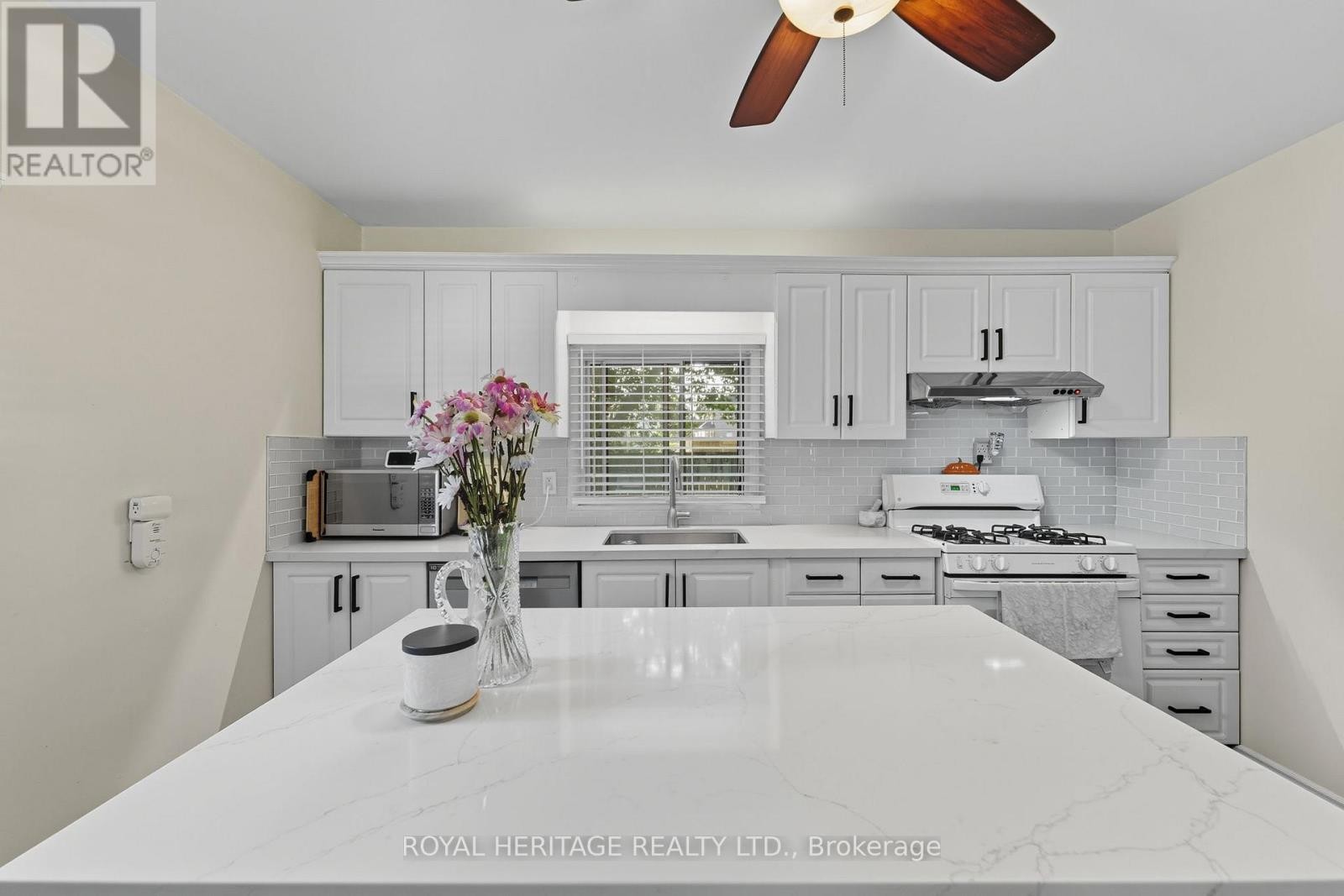 












228 COURT STREET

,
Oshawa (Central),




Ontario
L1H4W7

