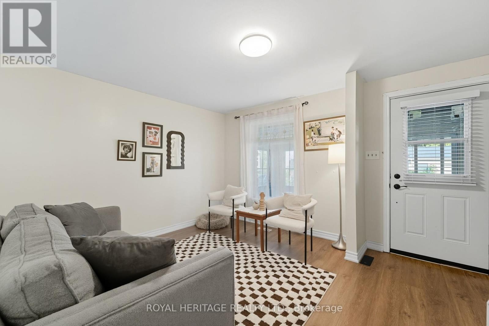 












228 COURT STREET

,
Oshawa (Central),




Ontario
L1H4W7

