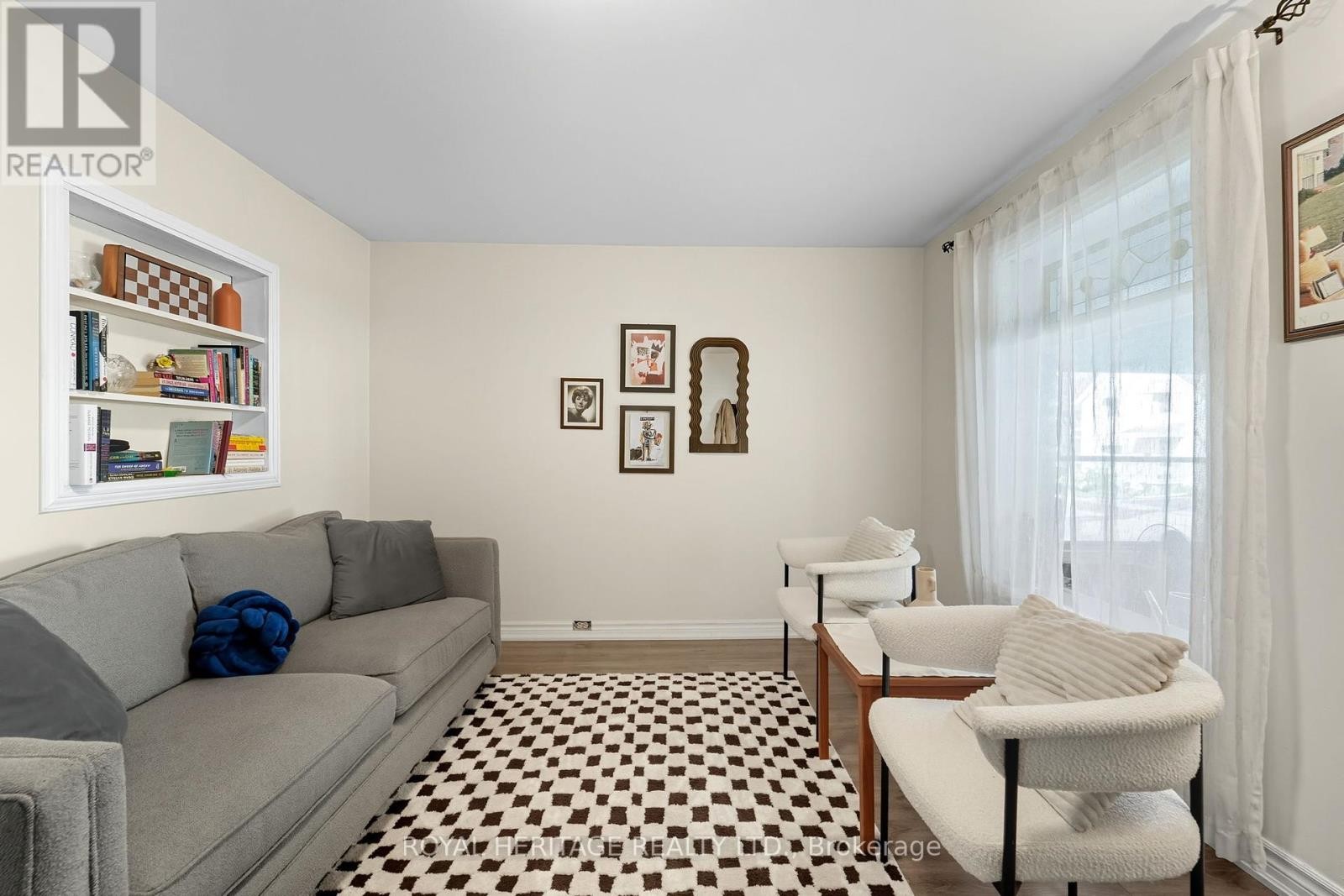 












228 COURT STREET

,
Oshawa (Central),




Ontario
L1H4W7

