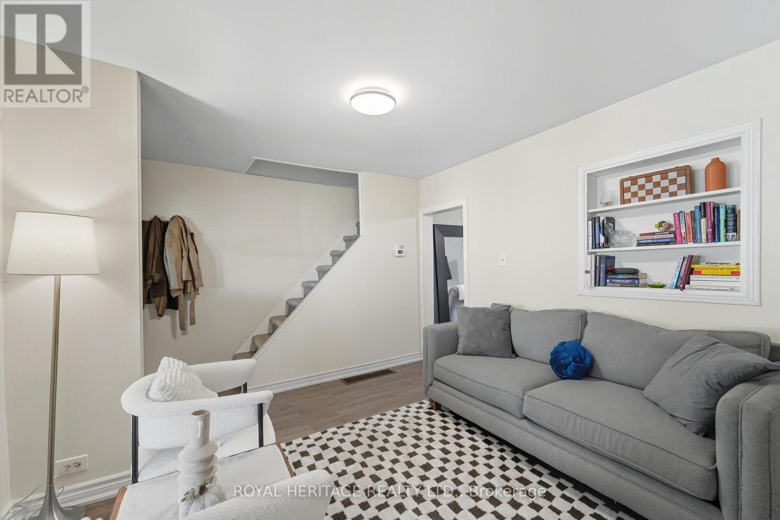 












228 COURT STREET

,
Oshawa (Central),




Ontario
L1H4W7

