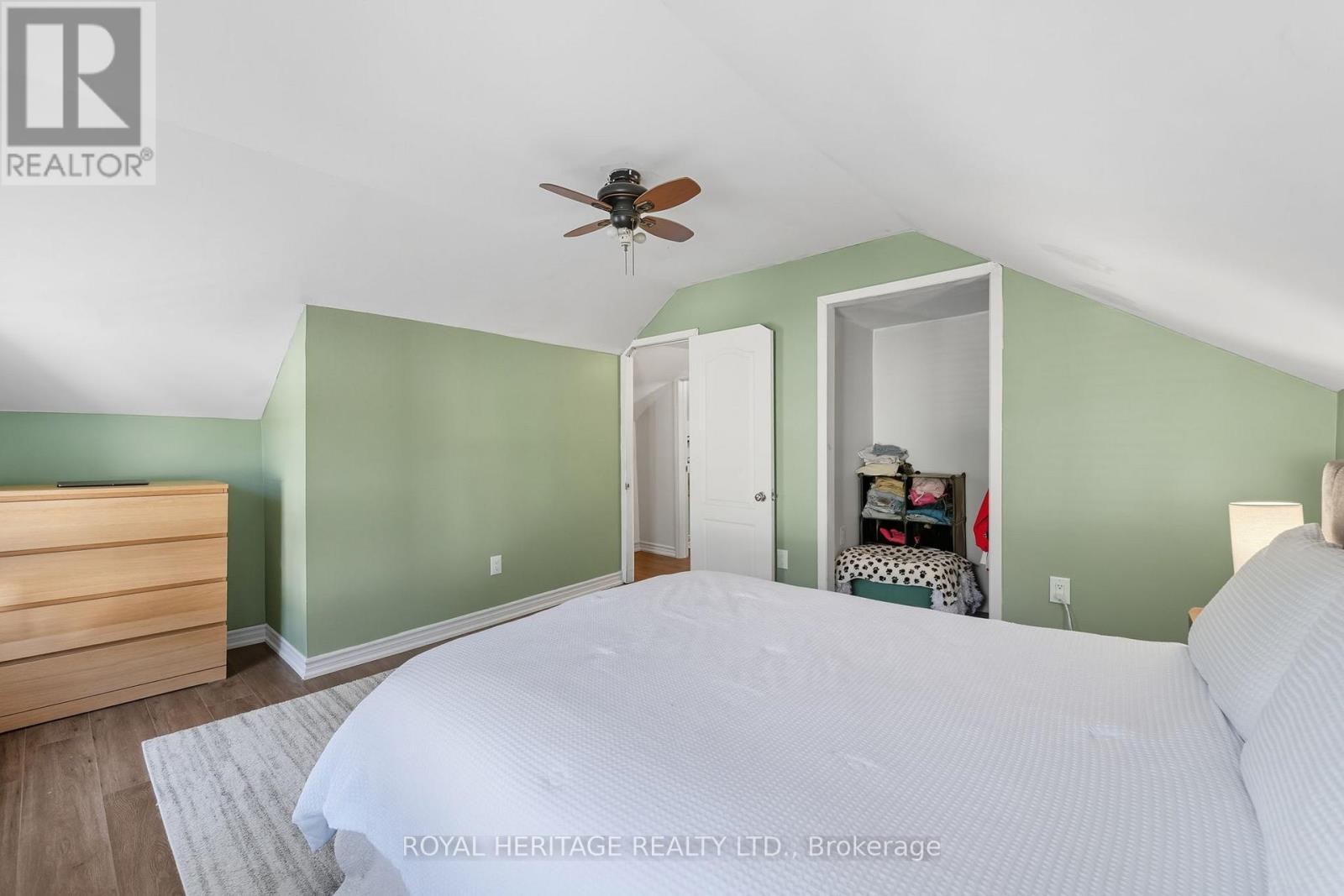 












228 COURT STREET

,
Oshawa (Central),




Ontario
L1H4W7

