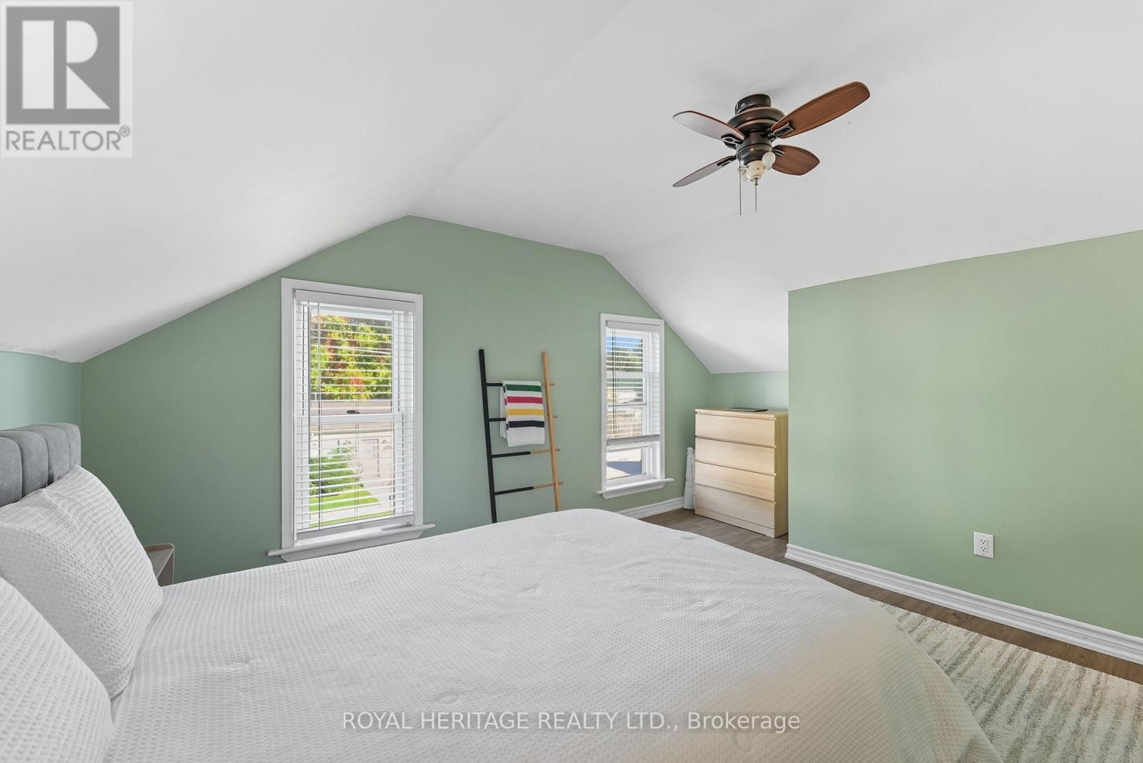 












228 COURT STREET

,
Oshawa (Central),




Ontario
L1H4W7

