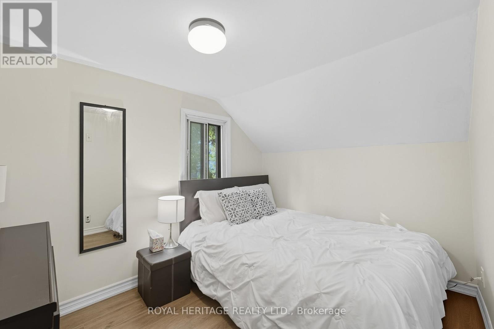 












228 COURT STREET

,
Oshawa (Central),




Ontario
L1H4W7

