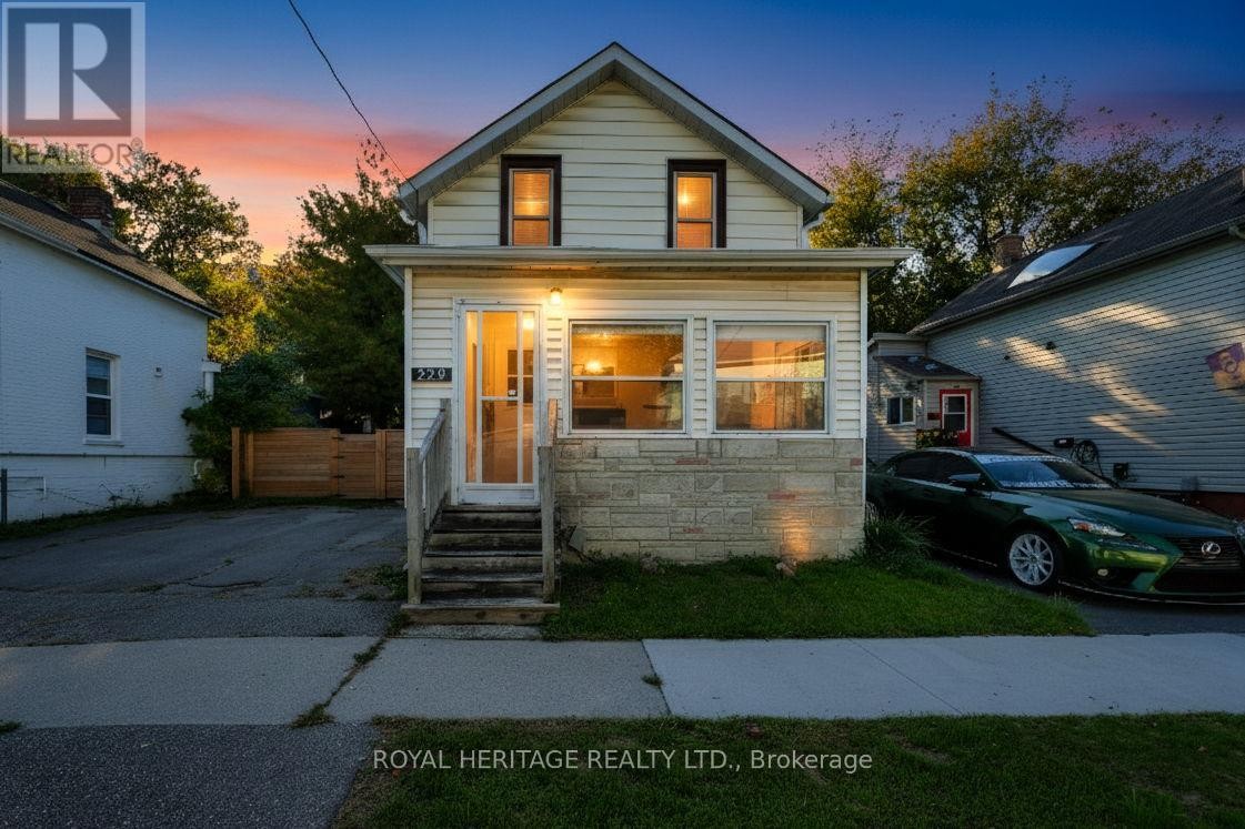 












228 COURT STREET

,
Oshawa (Central),




Ontario
L1H4W7

