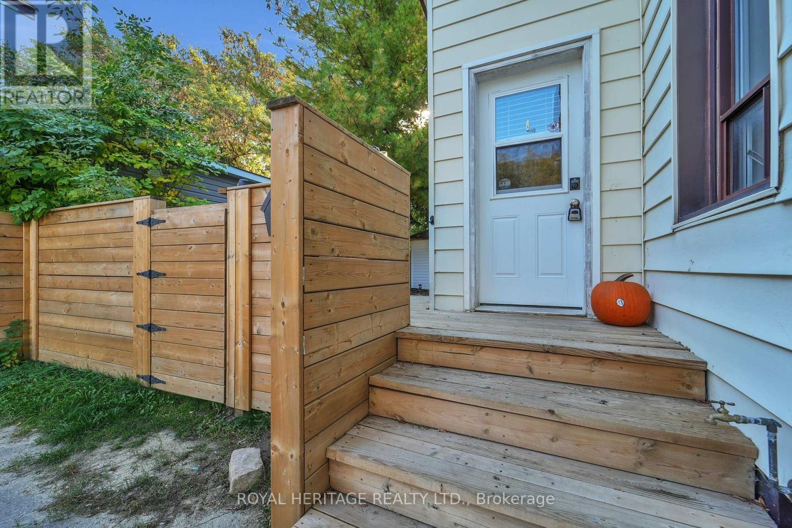 












228 COURT STREET

,
Oshawa (Central),




Ontario
L1H4W7

