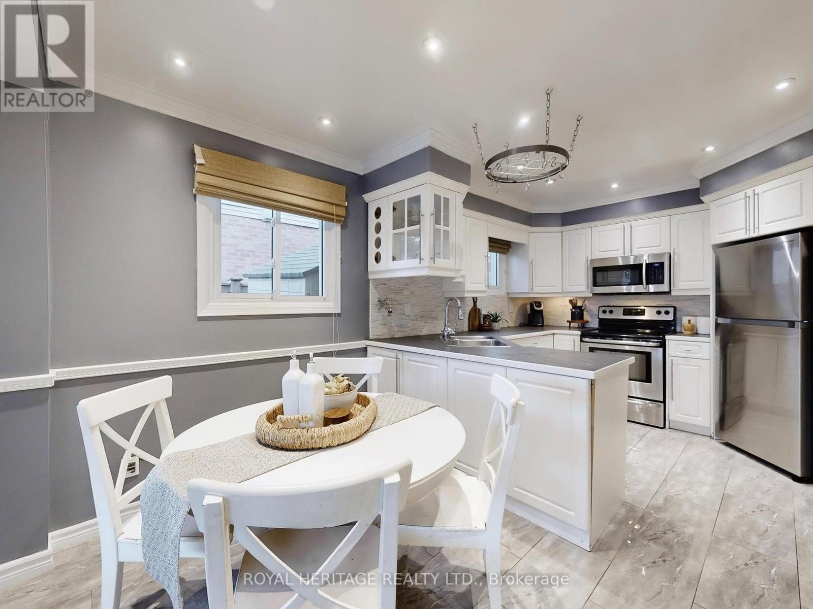 












138 WILLIAM STEPHENSON DRIVE

,
Whitby (Blue Grass Meadows),




Ontario
L1N8V3

