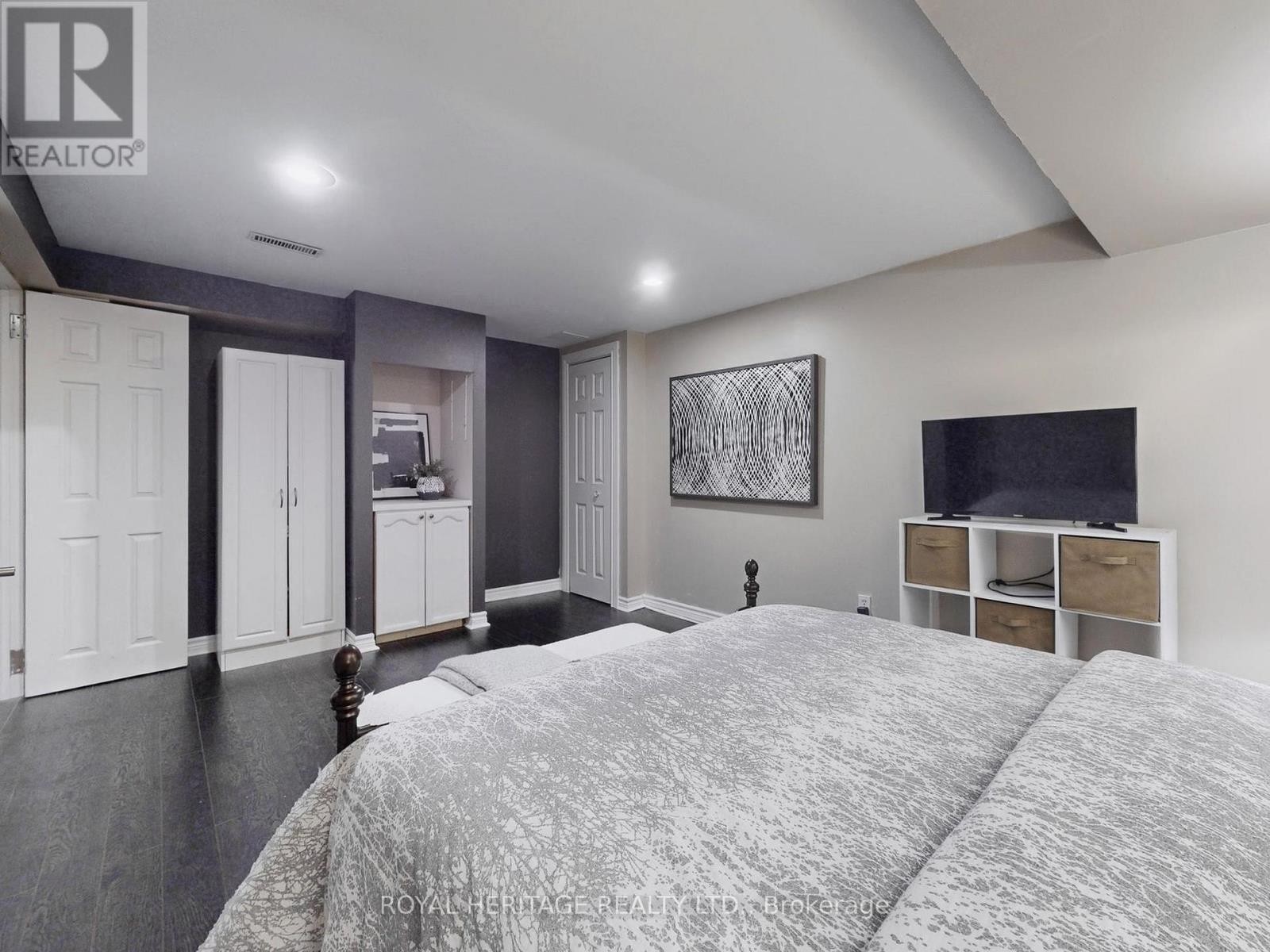 












138 WILLIAM STEPHENSON DRIVE

,
Whitby (Blue Grass Meadows),




Ontario
L1N8V3

